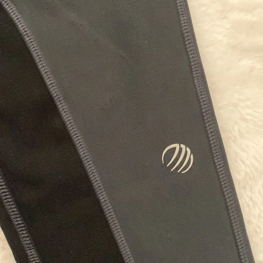 MPG Yoga Leggings - Picture 5 of 6
